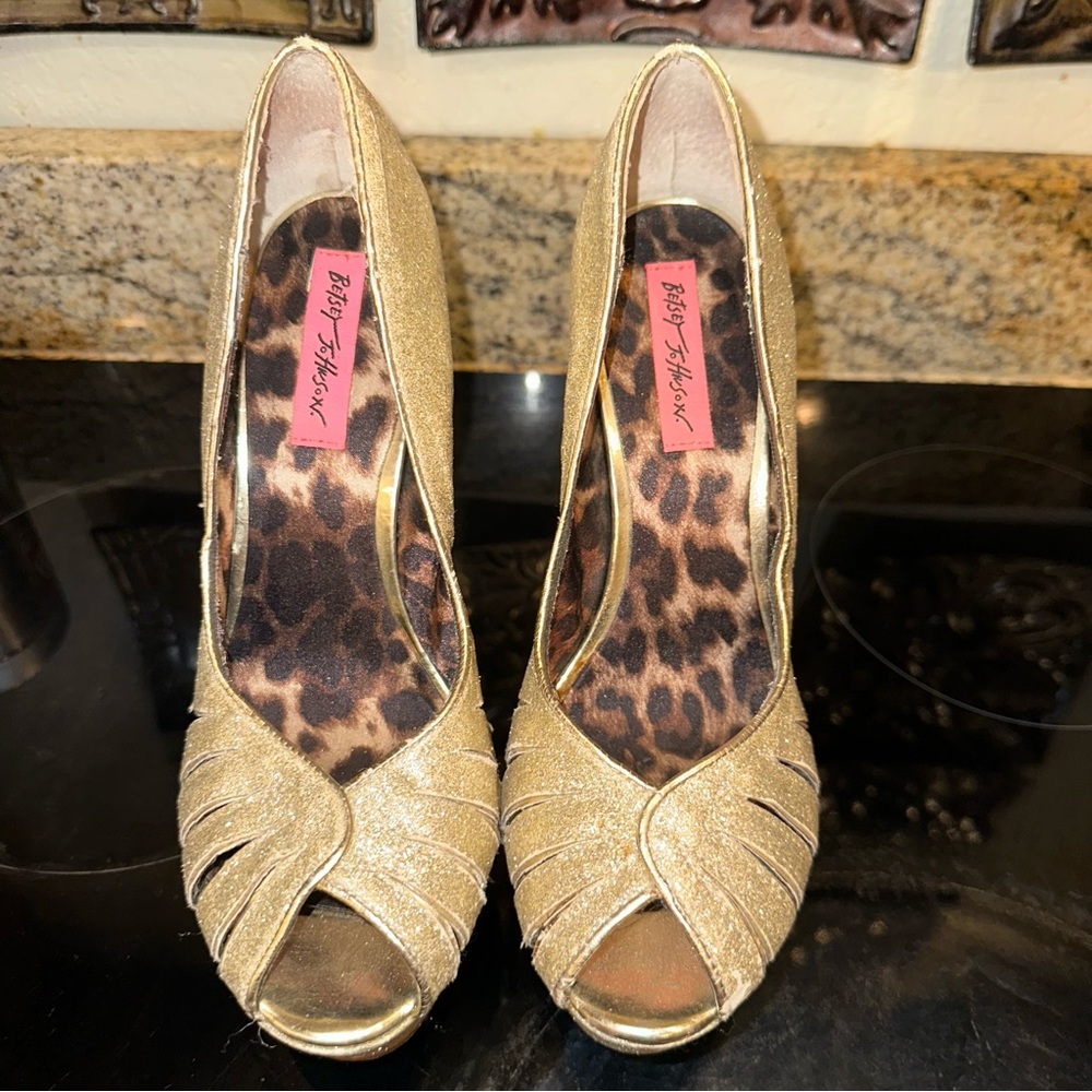 Betsey Johnson 8 Gold Glitter Breann-G Platform Peeptoe Clubbing Party Heels